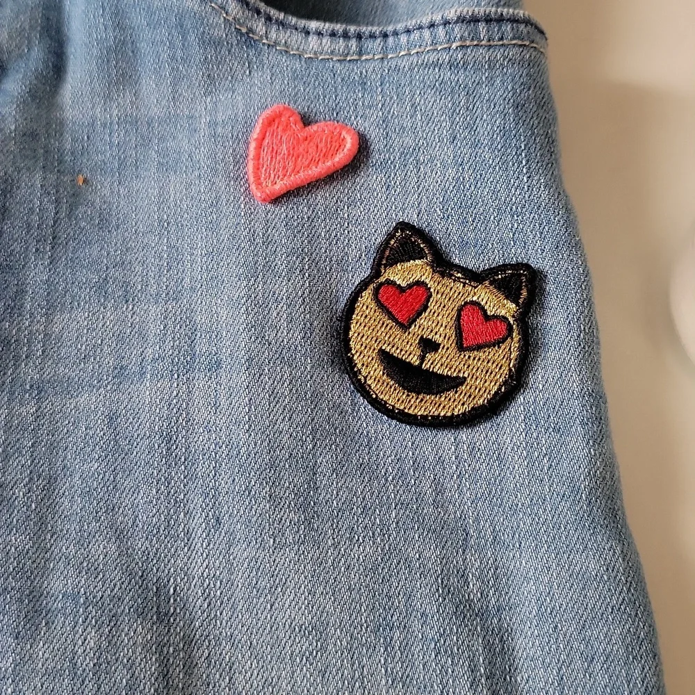 OshKosh Girls Denim Shorts Stretch Embroidered Cat& Heart Medium Wash Size 8